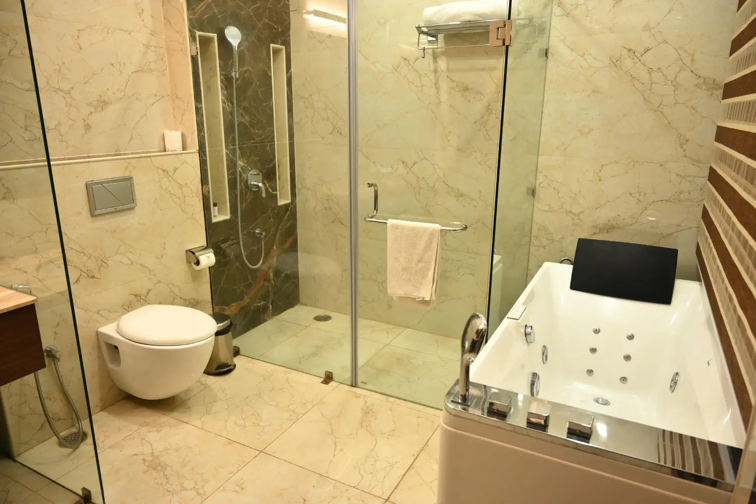 Krinoscco Hotel Ayodhya