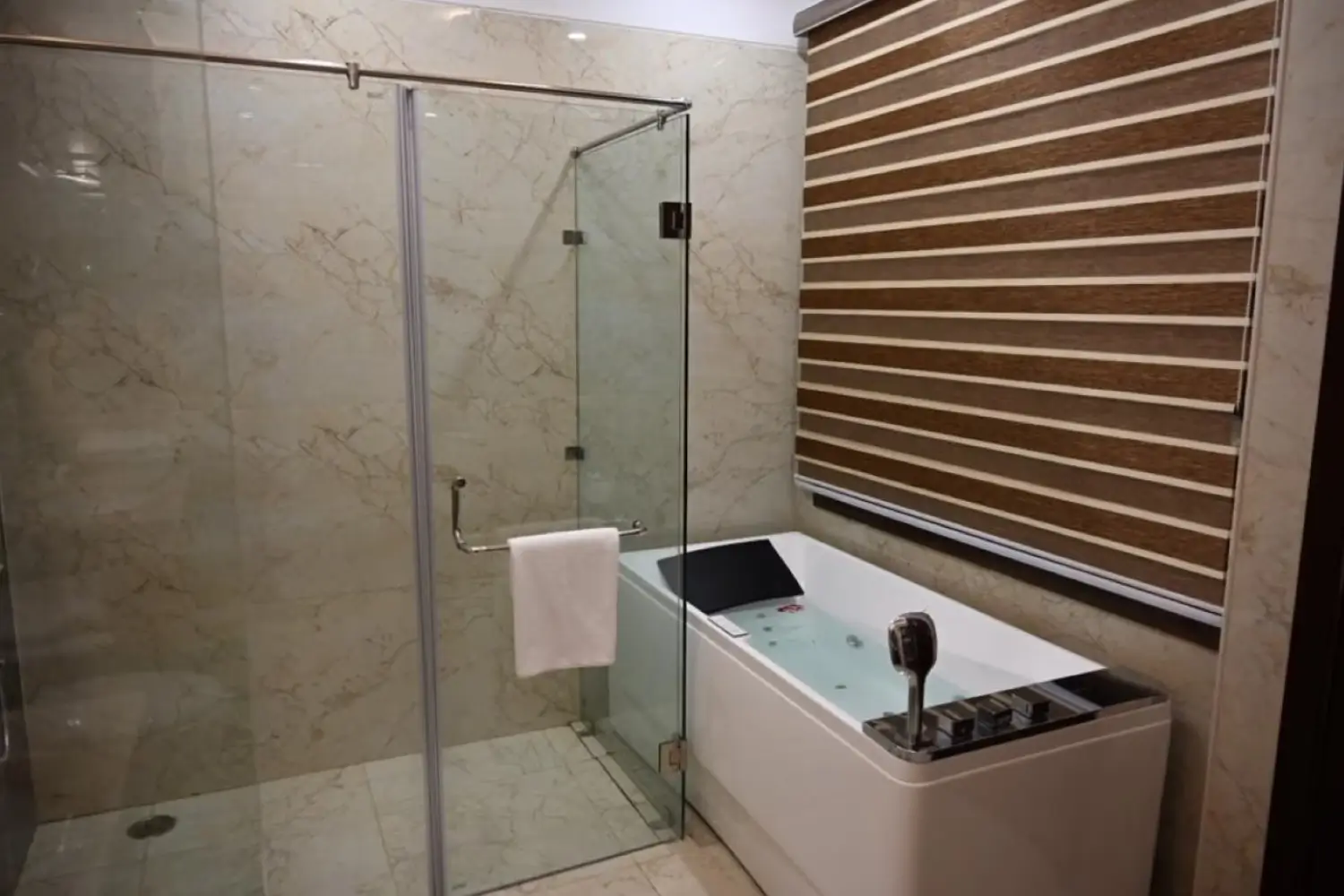 Krinoscco Hotel Ayodhya
