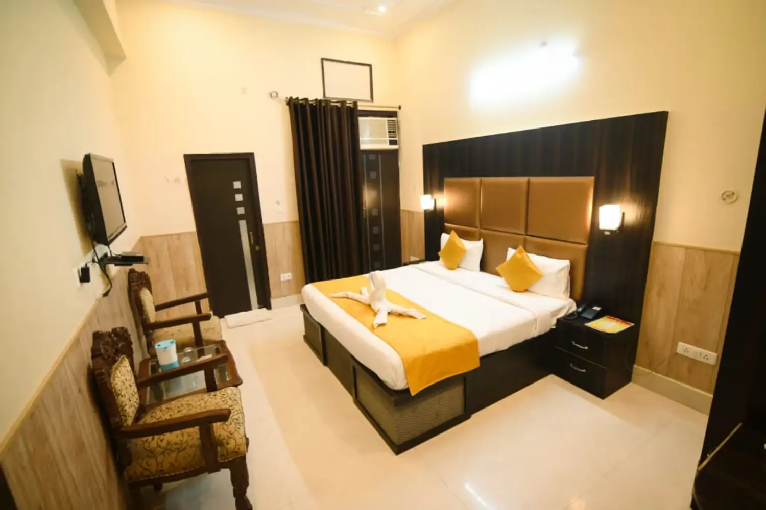 Taraji Hotel & Restaurant Ayodhya
