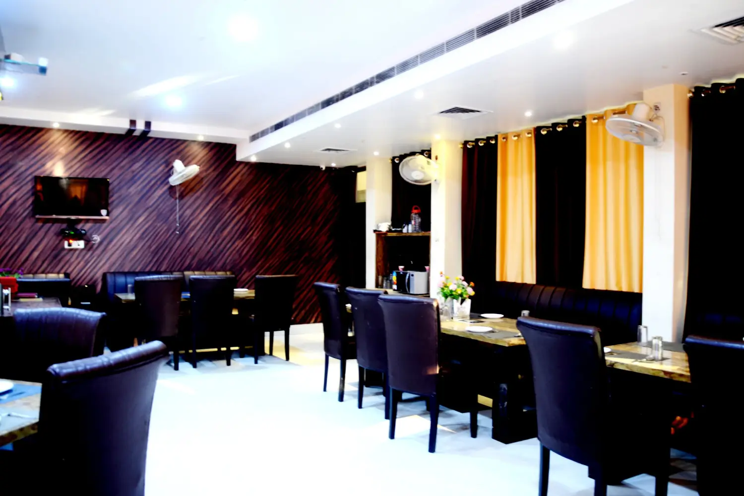 Taraji Hotel & Restaurant Ayodhya