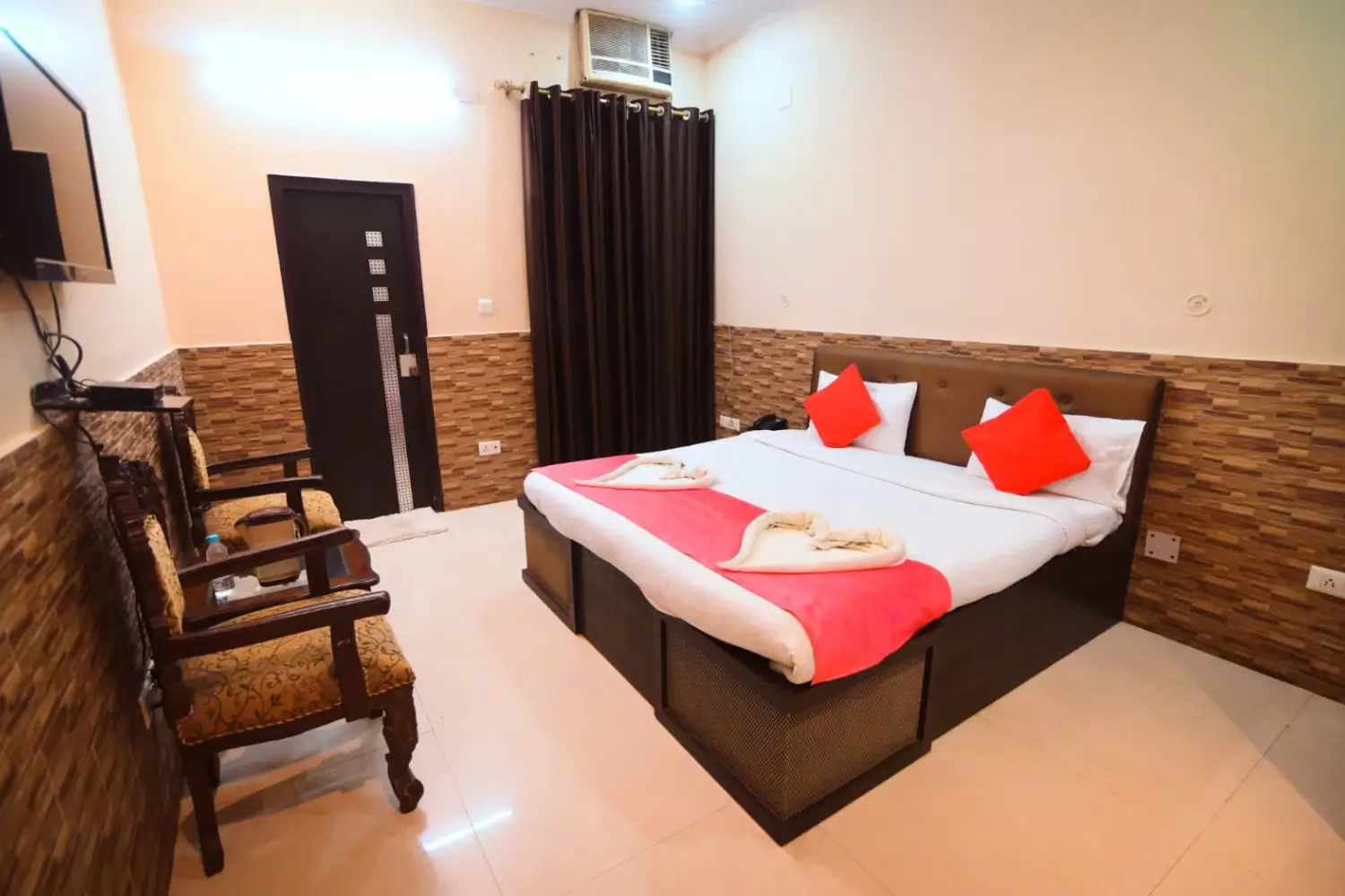 Taraji Hotel & Restaurant Ayodhya