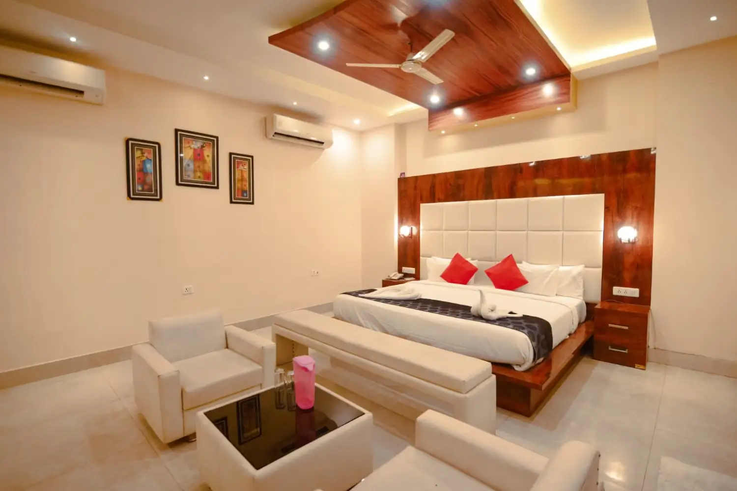 Taraji Hotel & Restaurant Ayodhya